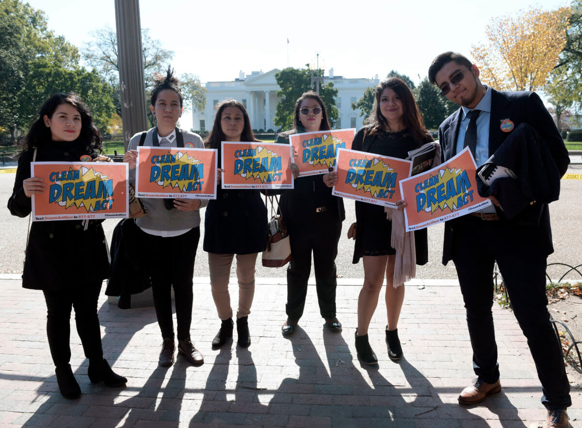 'Beneficios de DACA no corren peligro por ahora', sostienen abogados