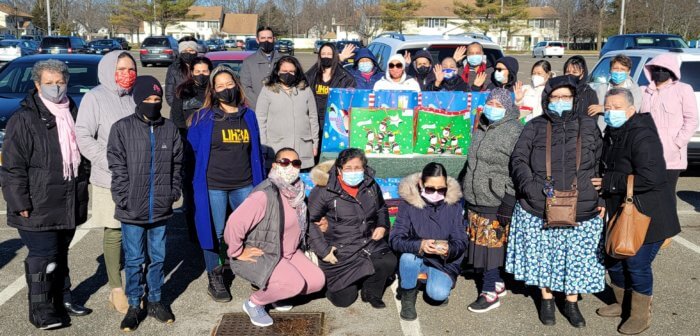 Abogados hispanos entregan abrigos y regalos a sobrevivientes de cáncer en Brentwood