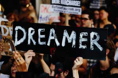 USCIS debe reabrir la recepción de solicitudes nuevas de DACA