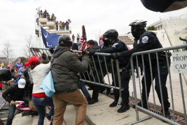 Congresista Suozzi describe la escena del Capitolio durante un intento de golpe