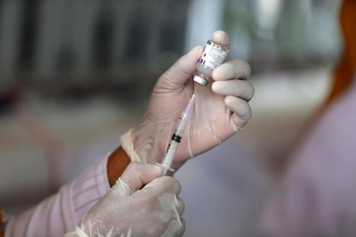 Estado de Nueva York amplía los sitios de vacunación mientras se agotan las dosis