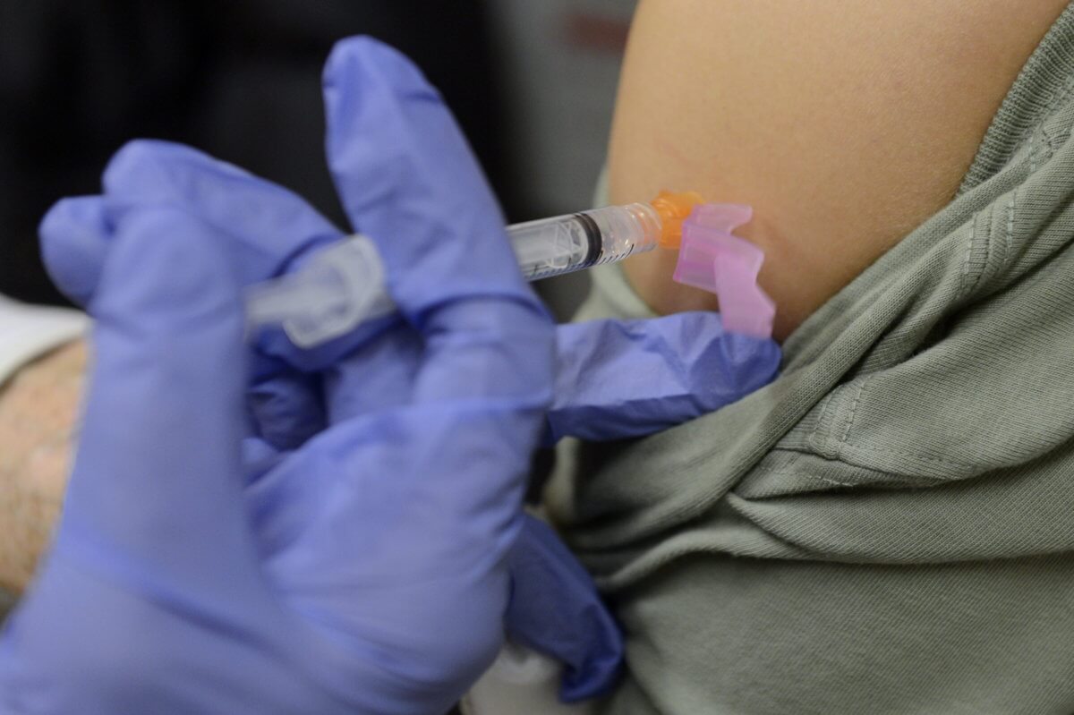 Nueva encuesta demuestra desconfianza en la vacuna entre padres de familia
