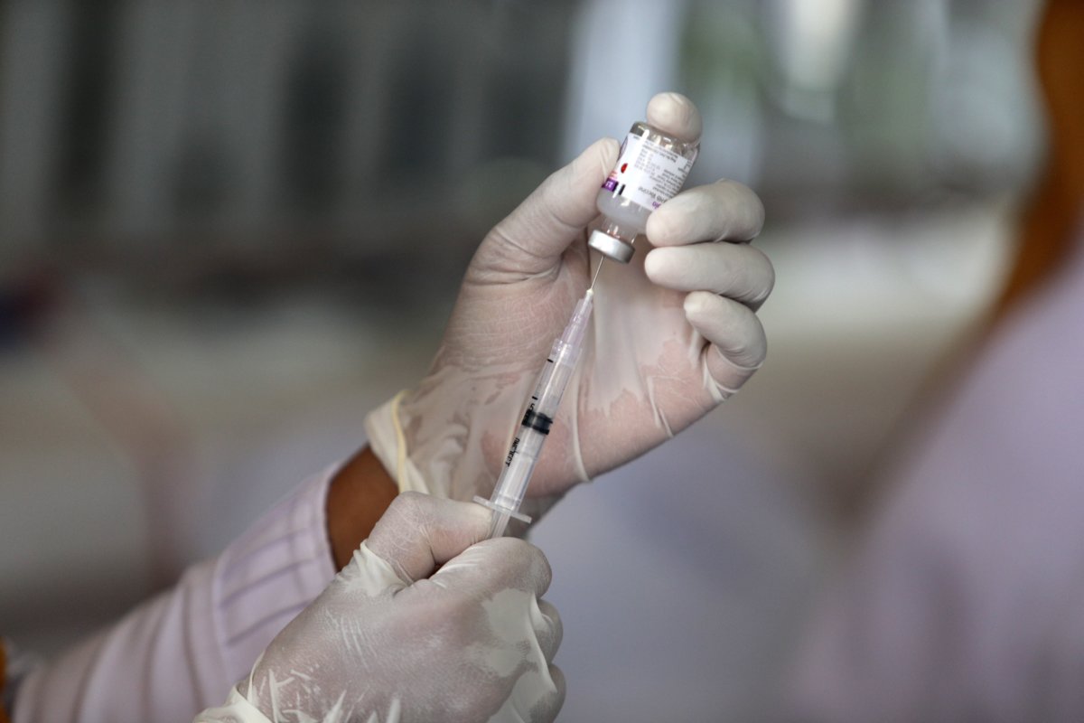 ¿Qué deben saber los pacientes con problemas cardíacos y de ataques cerebrales acerca de las vacunas contra el COVID-19?