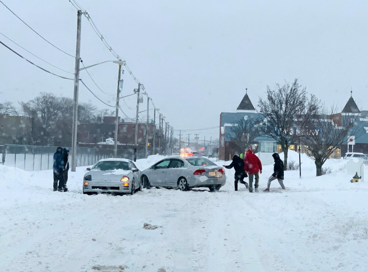 Condados de Nassau y Suffolk se recuperan tras impacto de tormenta invernal