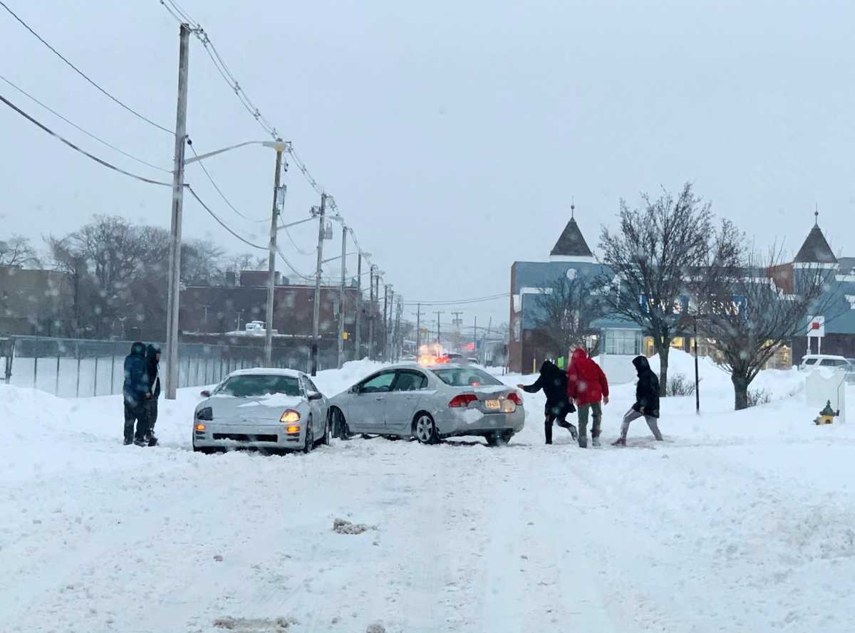 Condados de Nassau y Suffolk se recuperan tras impacto de tormenta invernal