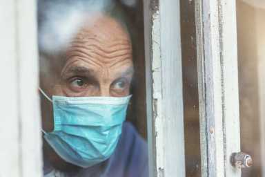 Hogares de ancianos «solo COVID» despiertan preocupación sobre derechos de residentes de NY