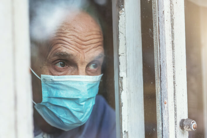 Hogares de ancianos «solo COVID» despiertan preocupación sobre derechos de residentes de NY