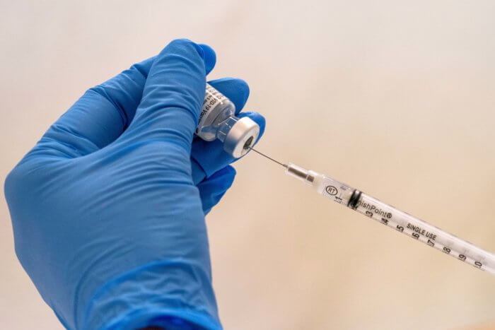 Estado de NY abrió 2 sitios emergentes de vacunación en Long Island