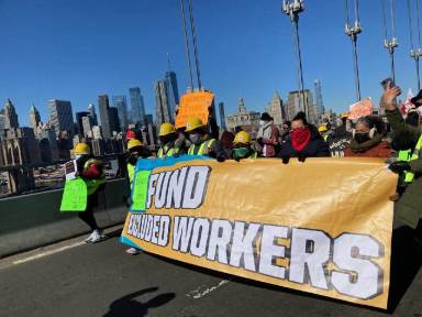 Cientos de trabajadores cierran puentes de Brooklyn y Manhattan para exigir Fondo para Trabajadores Excluidos de NY