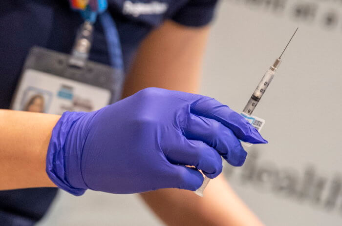 Abrirán 3 nuevos sitios de vacunación en campus universitarios de Long Island