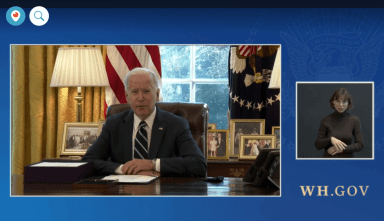Biden firma paquete de estímulo económico que incluye envío de cheques de $1400