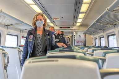 Ejecutiva del condado Curran alienta a los pasajeros a regresar al LIRR