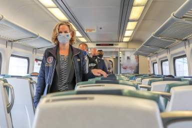 Ejecutiva del condado Curran alienta a los pasajeros a regresar al LIRR