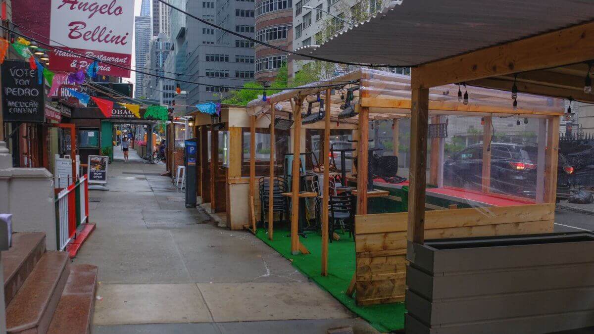 Cuomo anuncia fechas para levantar el toque de queda en bares y restaurantes durante mayo