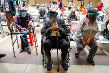 Uno de cada cinco hispanos mayores carece de seguro médico