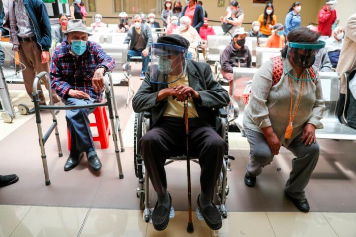 Uno de cada cinco hispanos mayores carece de seguro médico