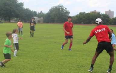 Campamento de verano de Queens College reabre con instrucción en persona
