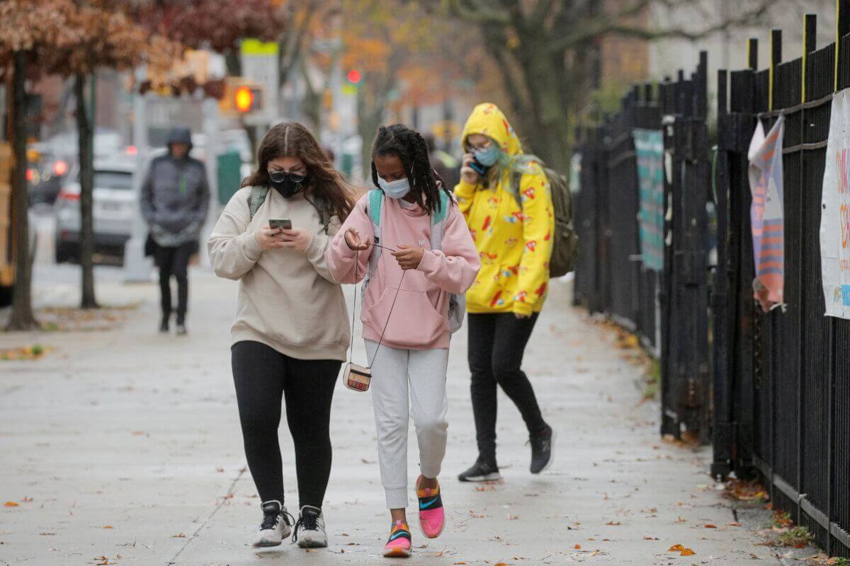 Alcalde: No habrá opción remota para estudiantes de escuelas públicas de la ciudad de NY en septiembre