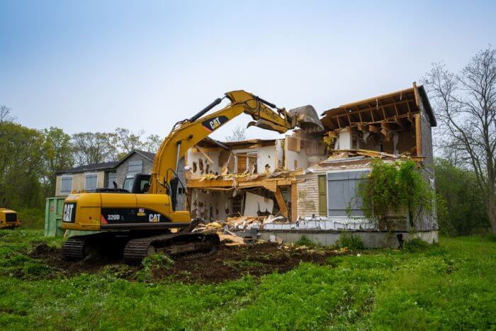Town de Islip aprueba demolición de dos casas en ruinas en Bay Shore