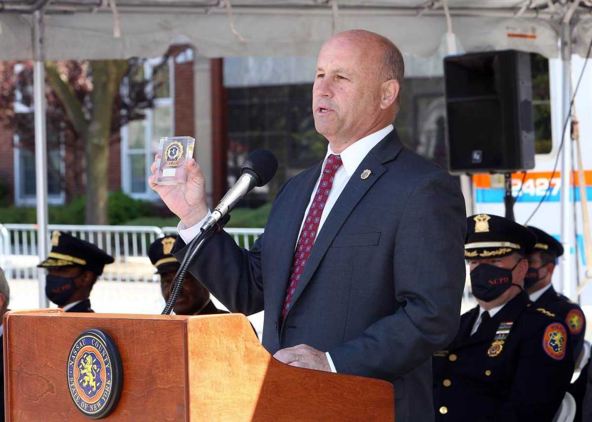 Defensores de la reforma policial piden la renuncia del comisionado de Nassau