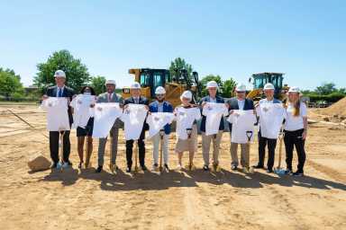 Queens College renueva su campo de fútbol y pista atlética