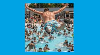 Concurso de 'panzazos' en Splish Splash celebrando a Papá