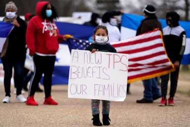 Congresistas exigen a Biden revisar estatus de 17 países con TPS