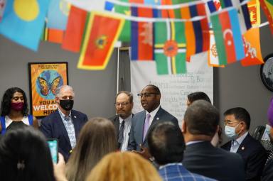 Presidente de Queens inauguró Centro de Bienvenida para Inmigrantes