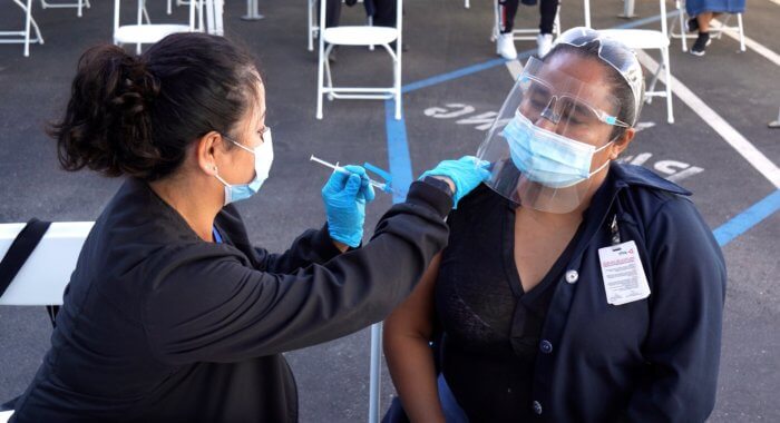 Organizan jornada de vacunación en el Consulado Salvadoreño en Brentwood