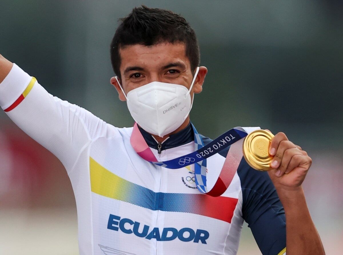 Ciclista ecuatoriano Richard Carapaz baña en oro al deporte Latinoamericano