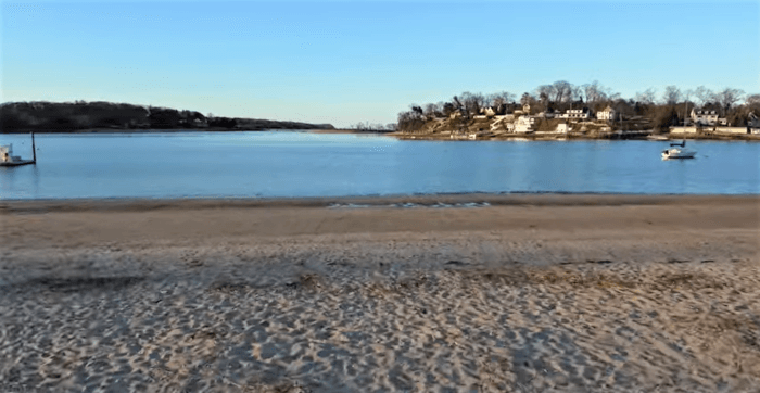 Cierran playas de Huntington y Strongs Neck contaminadas con bacterias