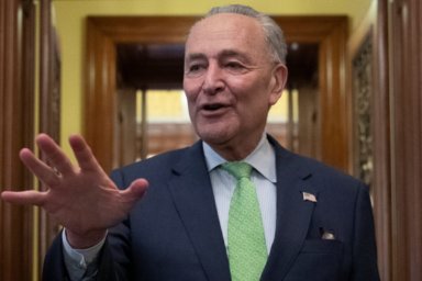 Schumer pide a federales combatir el tráfico de armas para reducir los tiroteos en NY