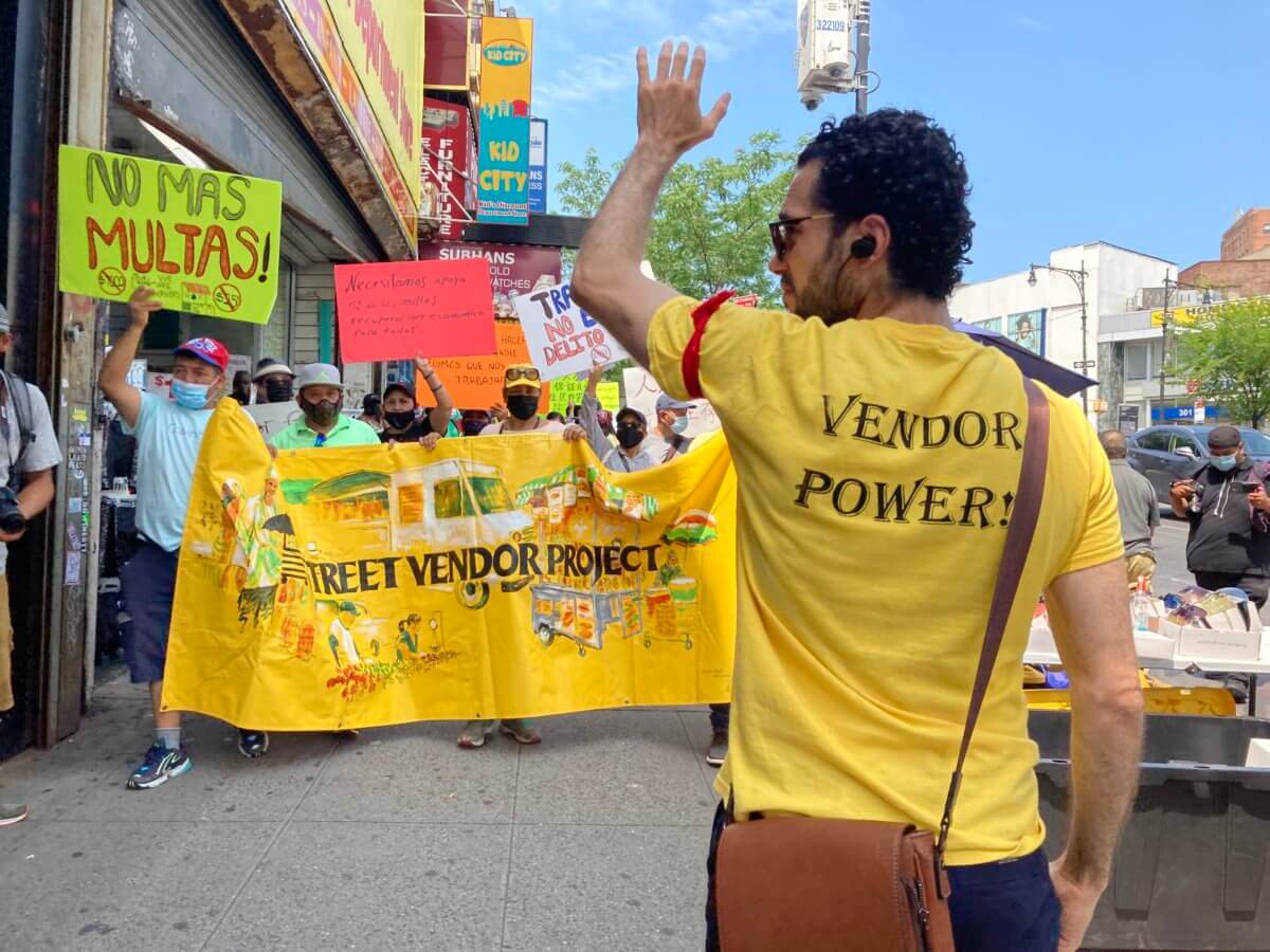 «¡Vendedores Unidos!»: Vendedores ambulantes de NYC piden que legalicen y despenalicen la venta ambulante