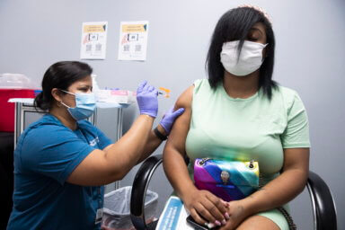 Recomiendan una tercera dosis de la vacuna del Coronavirus a finales de septiembre