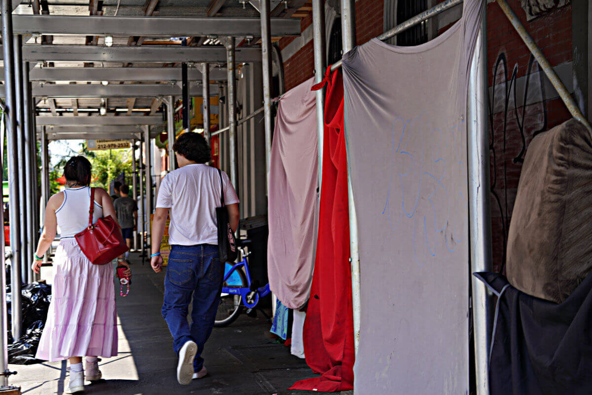 Más y más campamentos para personas sin hogar aparecen en NYC debido a la crisis de vivienda