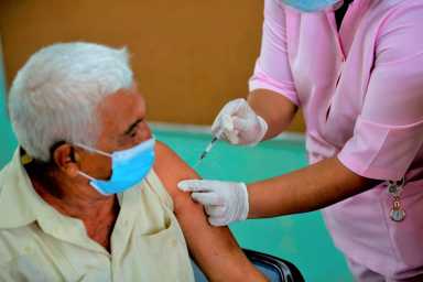 EEUU aprueba la tercera dosis de Pfizer para mayores de 65 años y otros casos