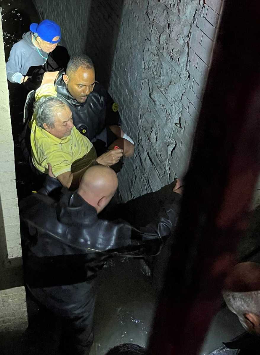 Al menos ocho neoyorquinos muertos por inundaciones repentinas de Ida; muchos atrapados en sótanos