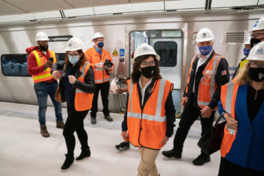 Gobernadora Hochul asegura que el MTA no aumentará tarifas, ni reducirá servicio gracias al dinero de la infraestructura de Biden