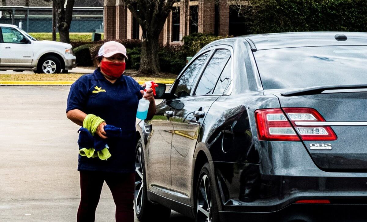 Trabajadores inmigrantes hispanos enfrentan enorme disparidad salarial