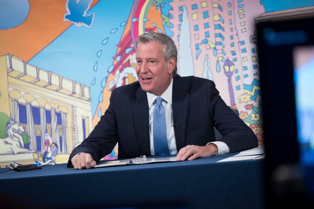 «Serán semanas desafiantes»: De Blasio continúa impulsando vacunas, refuerzos y pruebas para combatir Omicron en Nueva York