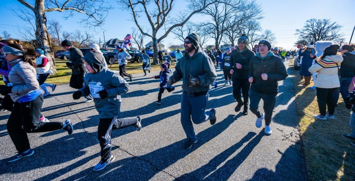 Cumplen carrera, caminata y zambullida polar a beneficio de los veteranos locales