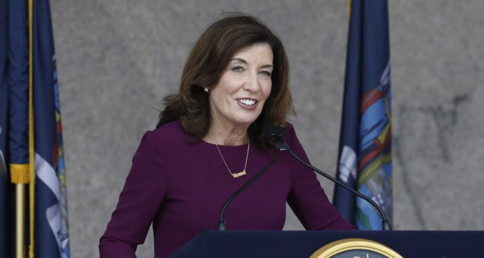 Partido Demócrata de Nassau respalda candidatura de gobernadora Kathy Hochul