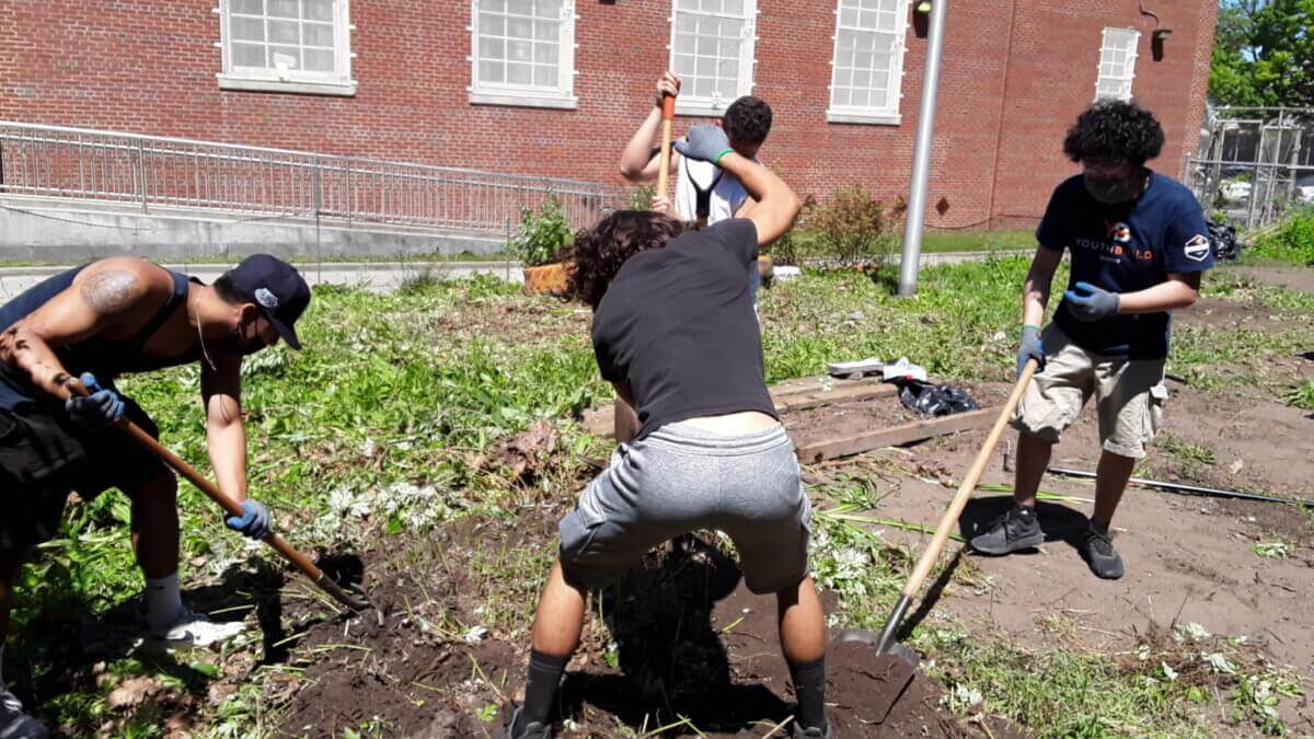 Alcalde Adams anunció Empleo Juvenil de Verano con 100 mil oportunidades de trabajo para jóvenes de 14 a 24 años
