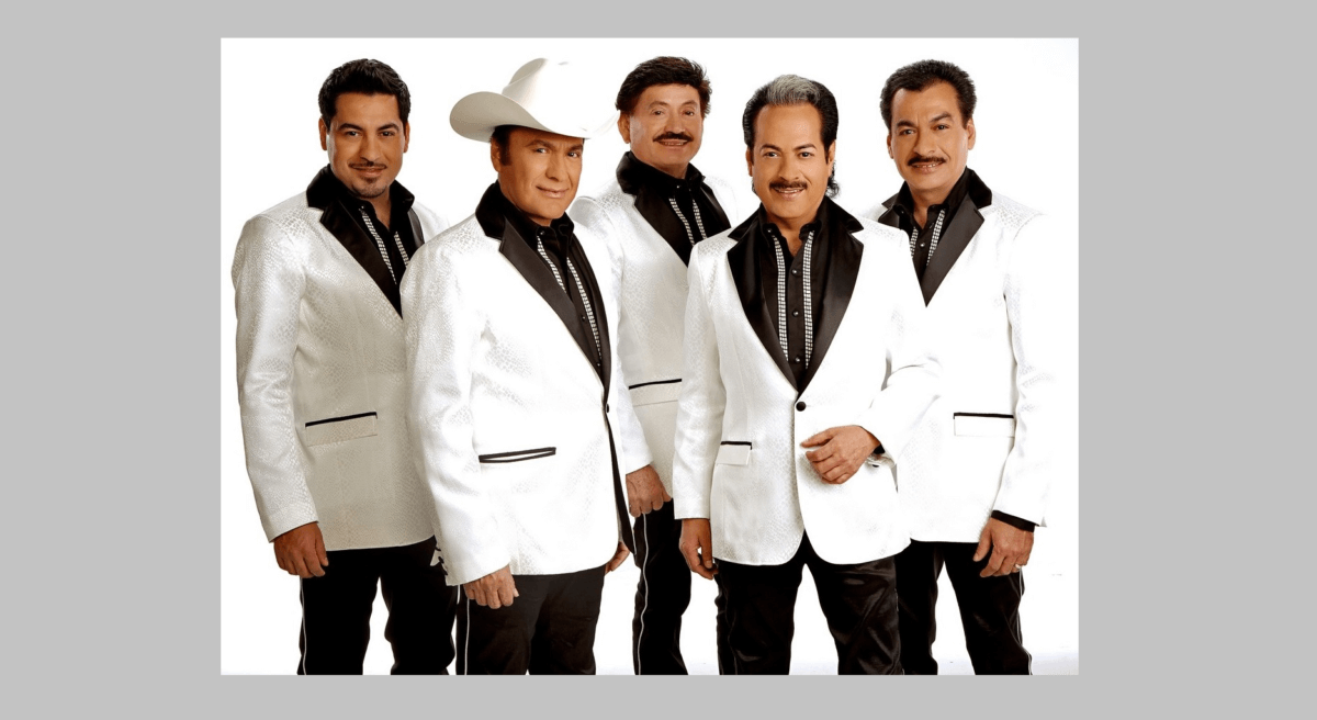 Los Tigres del Norte en concierto en el UBS Arena de Long Island, NY