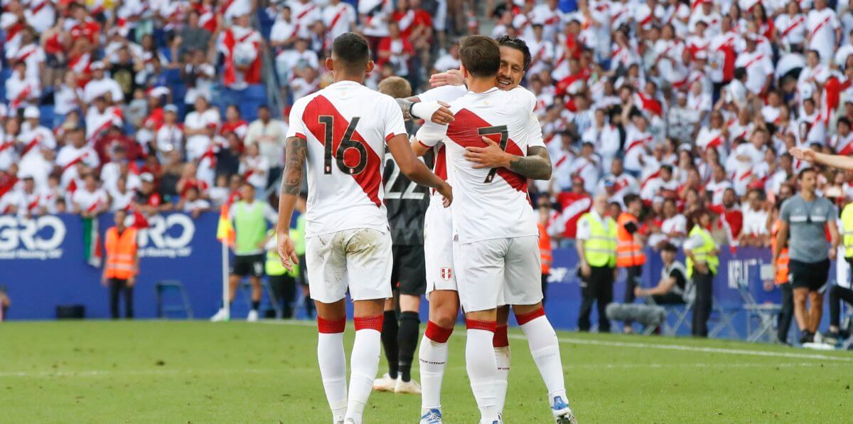 ¡Perú abrazado a una ilusión! Gol de Lapadula da la victoria previo al Repechaje