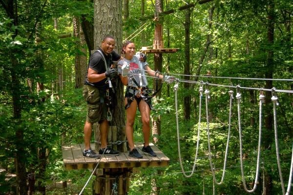 Los Papás escalan gratis en The Adventure Park