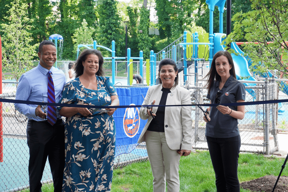 Abren el recientemente renovado Elmont Road Park