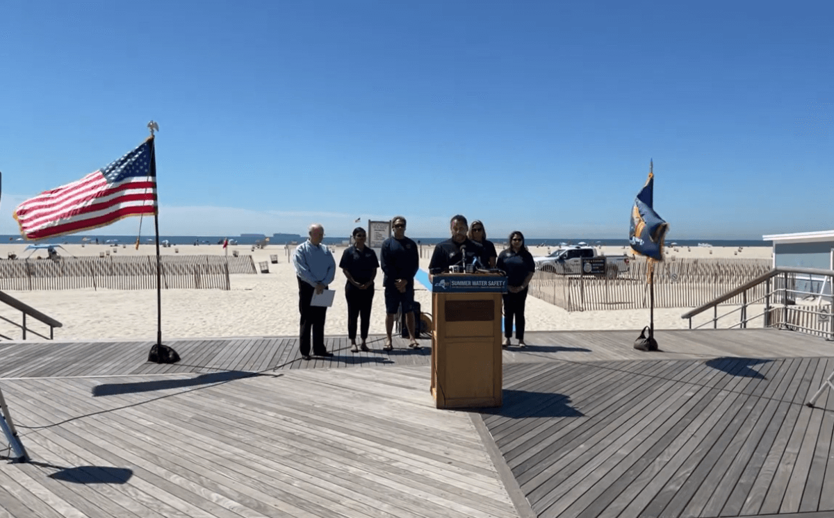 Consejos para nadar seguros en playas, lagos y piscinas