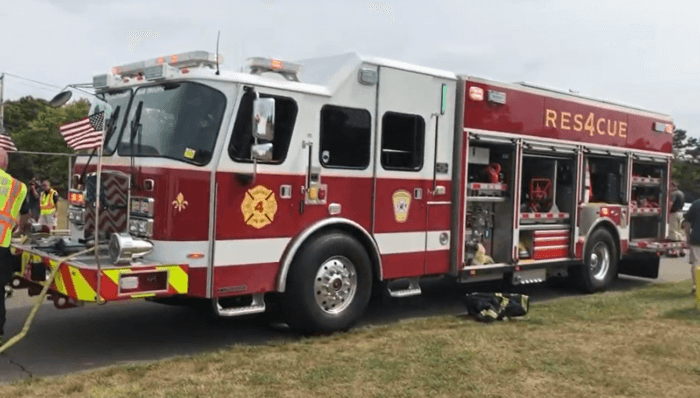 hombre arrestado por robar un vehículo de emergencia del departamento de bomberos