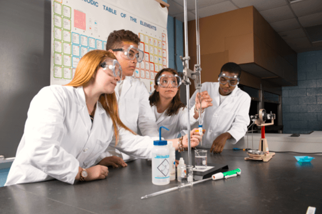 Suffolk County Community College ayuda a estudiantes STEM de bajos ingresos